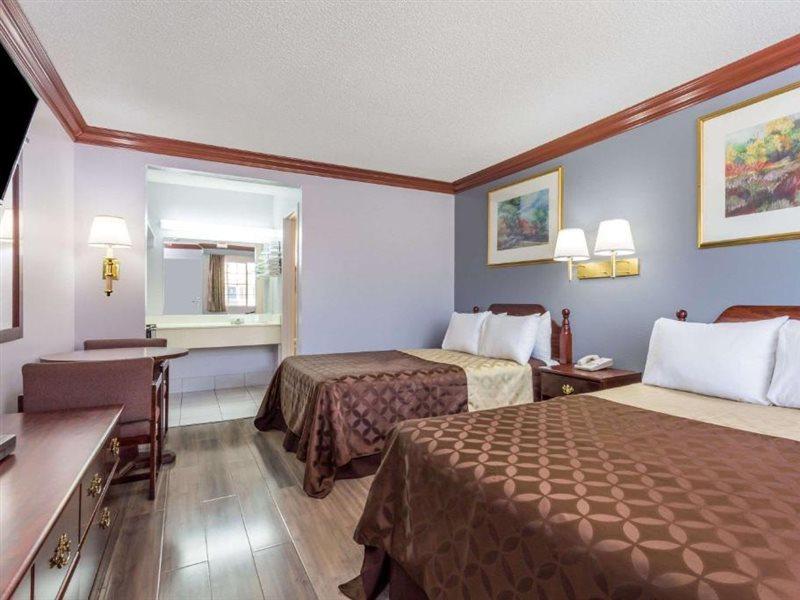 Rodeway Inn San Bernardino & Redlands מראה חיצוני תמונה