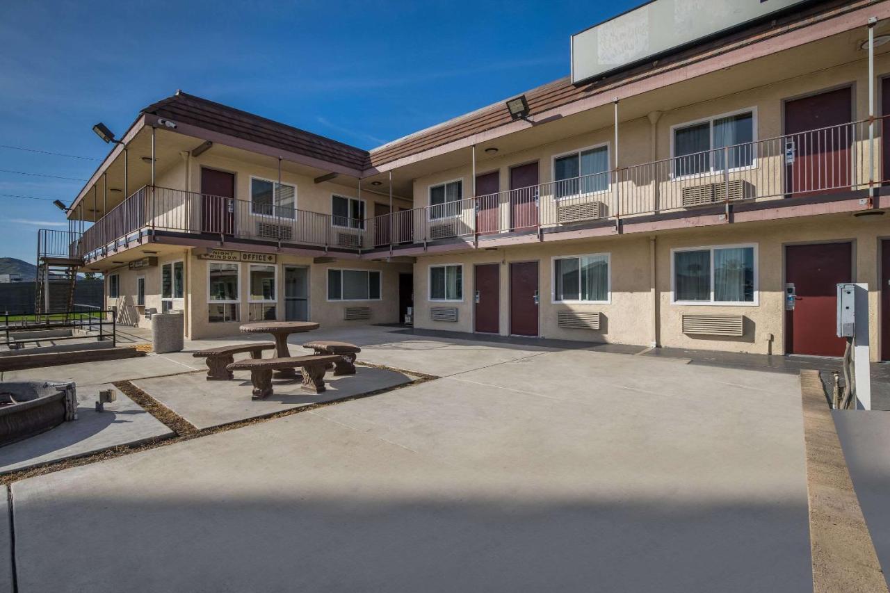 Rodeway Inn San Bernardino & Redlands מראה חיצוני תמונה